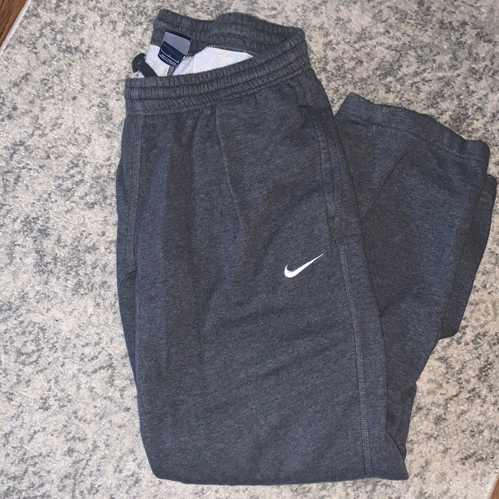 Nike - Grey Joggers